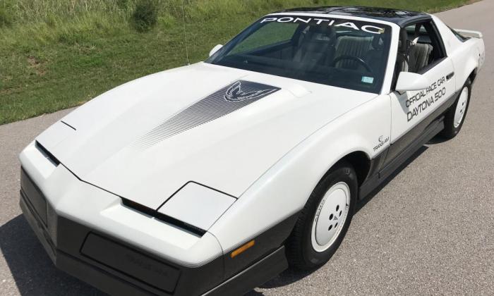 1 1983 Pontiac Trans-Am Daytona 500 limited edition pace car white on grey (24).jpg