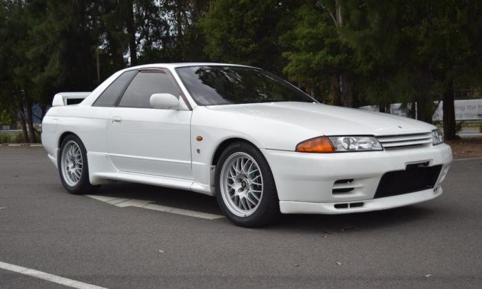 1 Crystal White R32 GTR V-Spec II Australia 1994 model images (6).jpg