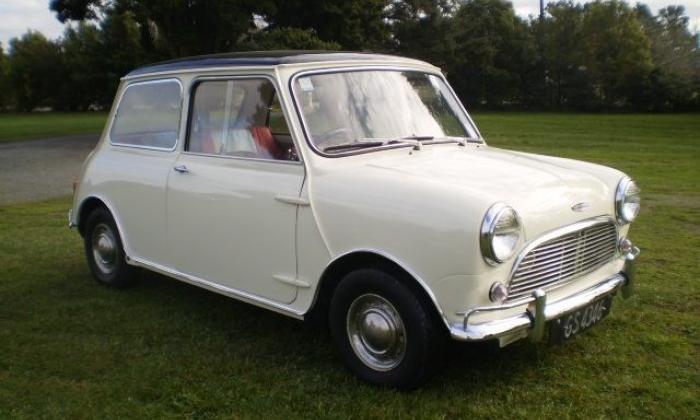 1963 Austing Mini Cooper 997cc black roof on white images (1).jpg