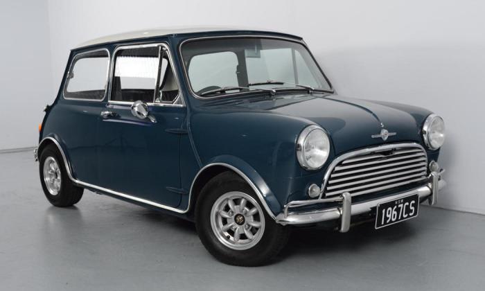 1967 Australian Morris Cooper S Snow White on Indigo Blue register (22).jpg