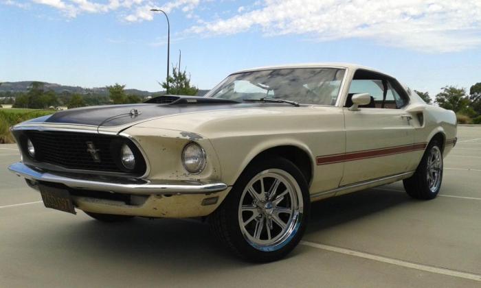 1969 Mach 1 Mustang front.jpg