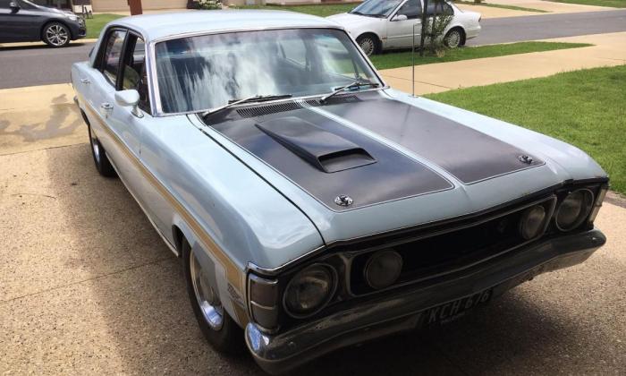 1970 Ford Falcon XW GT White with gold stripes (2).jpg