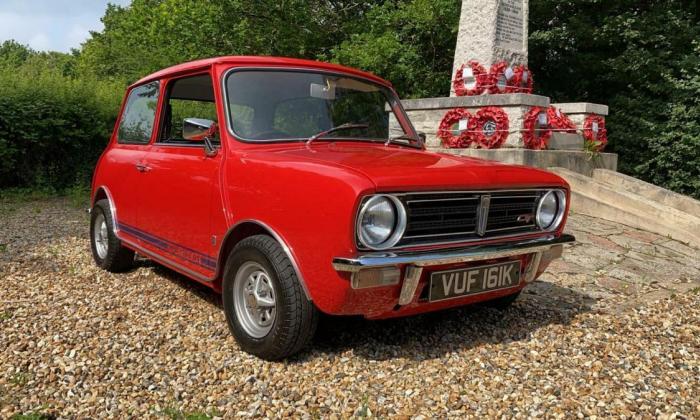 1971 Mini Clubman GT red UK images restored pics (12).jpg