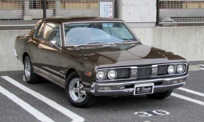 1973 Nissan Gloria 230 Series 2 door hardtop coupe images Japan 260C (1).jpg