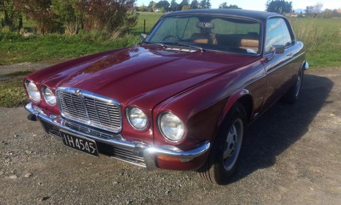 1976 Jaguar XJC Black on Maroon paint coupe restored images (1).jpg