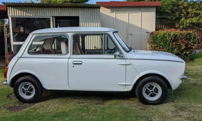 1978 Leyland Mini S white paint images original unrestored (8).png