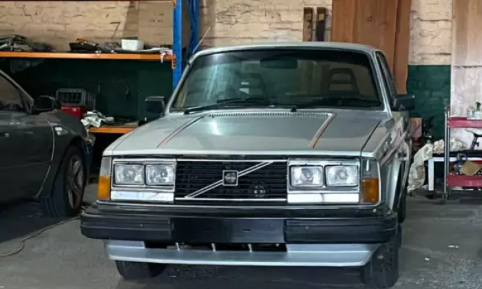 1980 Australian Volvo 242 GT with quad headlamps 2021 (1).png