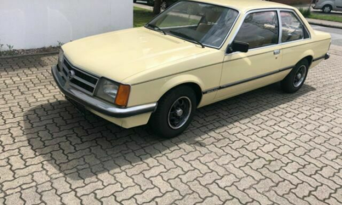 1980 Opel Commodore C coupe 2 door images creme (16).png