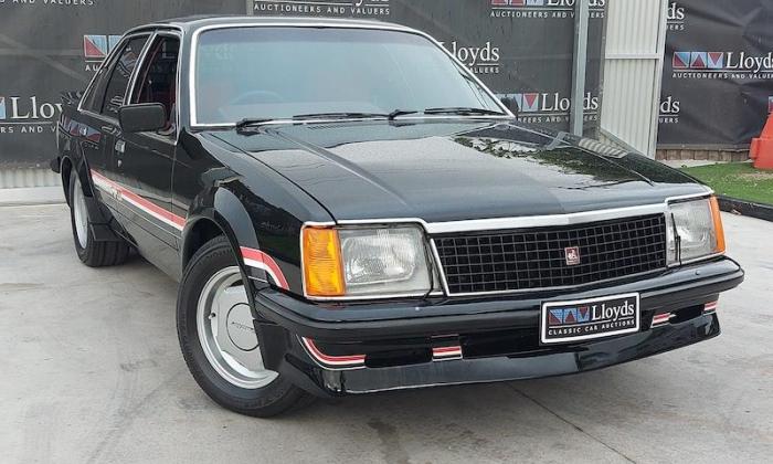 1980 VC Holden Commodore HDT Tuxedo Black V8 manual (10).jpg