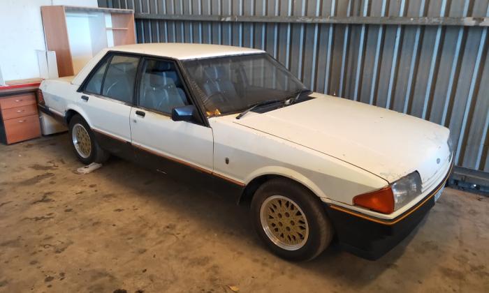 1982 Ford XE ESP Fairmont Ghia Sno White on charcoal images exterior 302 classicregister.com(11).jpg