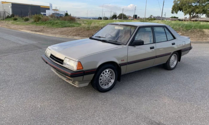 1984 Silver Gold Mitsubishi Siga GSR original condition images (2).png