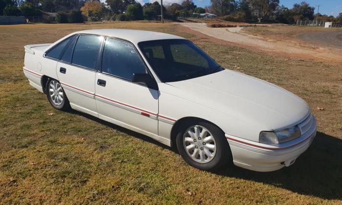 1990 Holden Commodore VB SS V8 white pictures (1) 2021.jpg