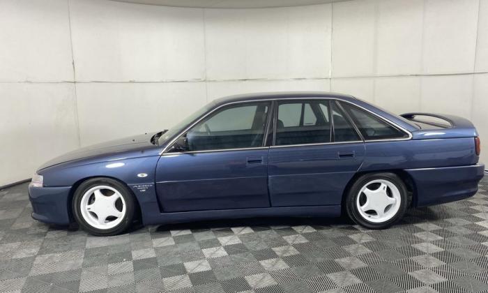 1991 VN Commodore HDT Aero V8 sedan images Blue (20).jpg