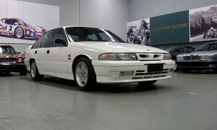 1992 HSV VP Clubsport in Alaskan White build number 209  (1).jpg