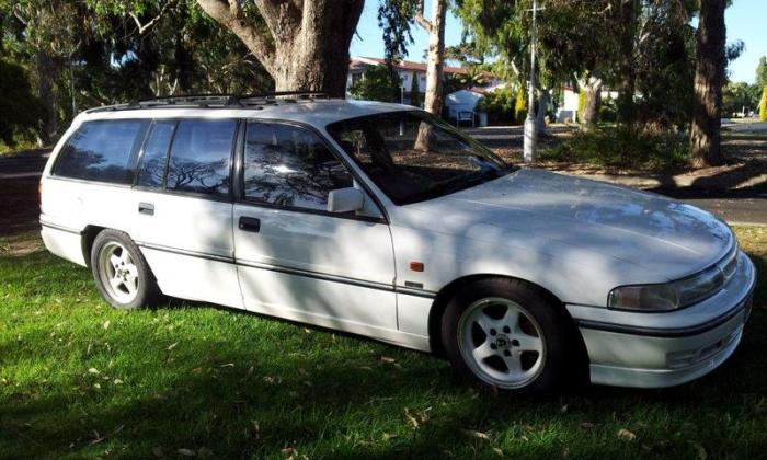 1992 VP Sport wagon HSV white number 39 (2).jpg