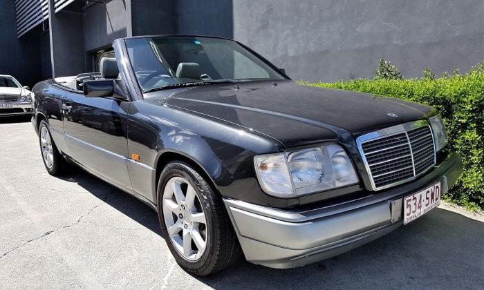 1993 Mercedes W124 E320 Cabriolet black on grey images (1).jpg