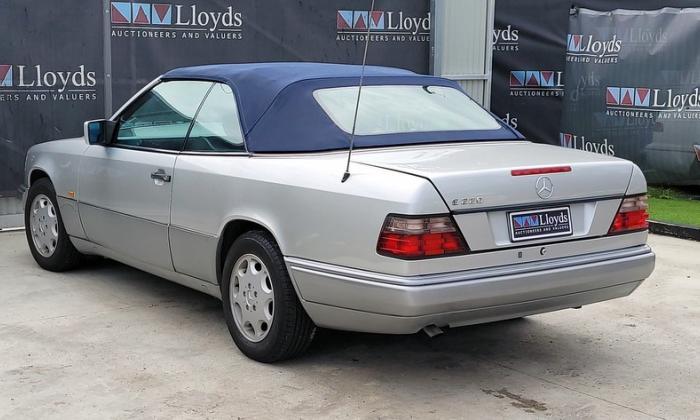 1995 Mercedes A124 E220 Cabriolet silver with blue roof and trim for sale Australia (9).jpg