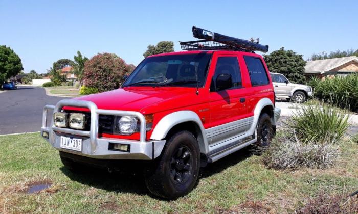 1995 SWB Gen 2 Pajero NJ red with leather images (12).jpg