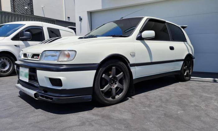 Australia pulsar GTiR hatch 1990 series 1 white (1).jpg