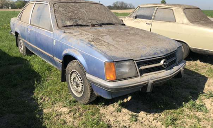 Barnfind Opel Commodore C 1979 coupe 2 door blue paint images (1).png