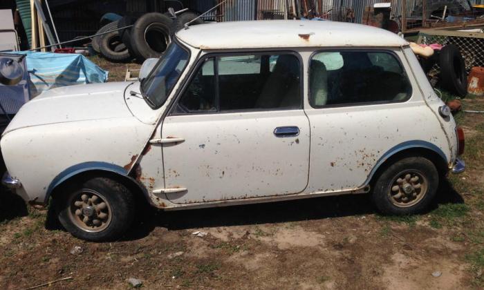 Blue leyland Mini 998LS 1.JPG