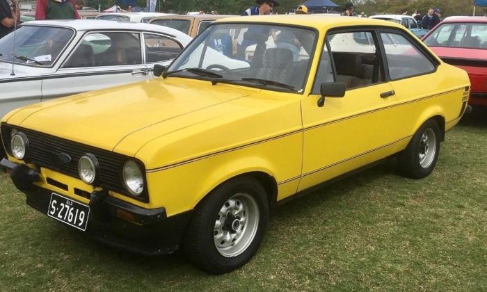 Escort 1600 Sport from South Africa Yellow images (1).jpg