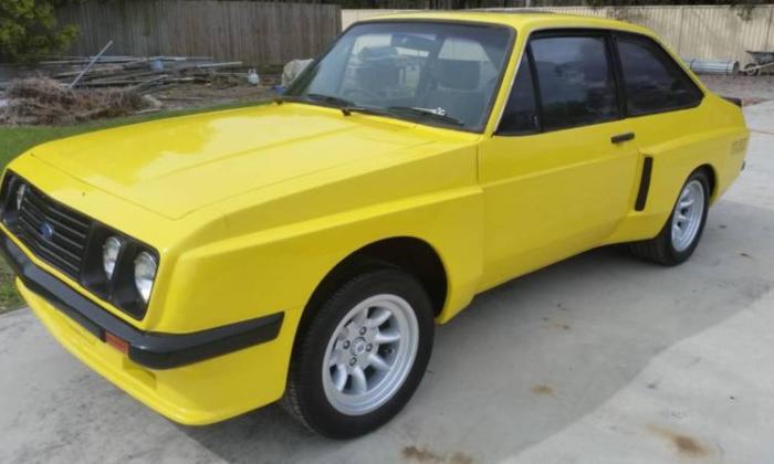 Ford Escort RS2000 Coupe yellow with bodykit (3).JPG