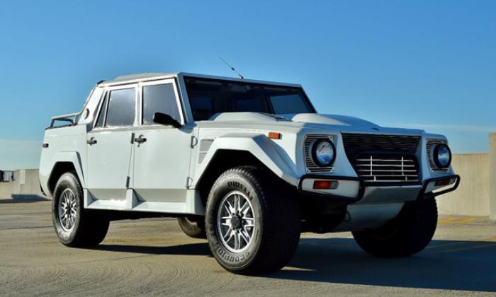 Lamborghini LM 001 Front quarter panel.jpg