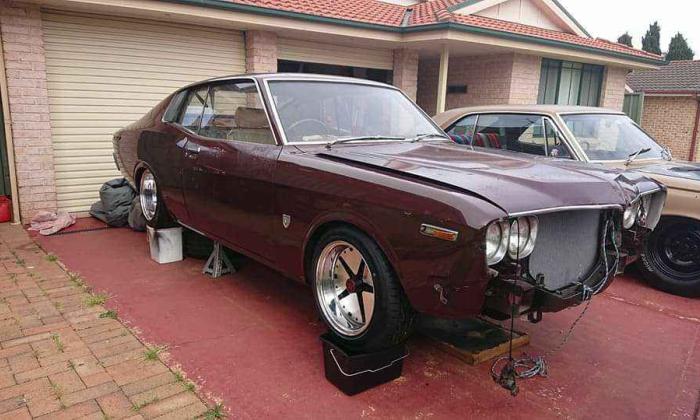 Mark II Toyota Corona 1975 modified V12 Toyota century engine (1).jpg