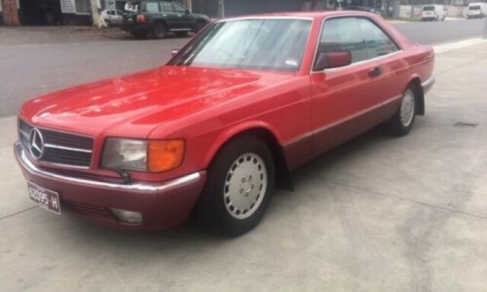 Mercedes 560SEC C126 classic Signal red over burgundy images (2).jpg