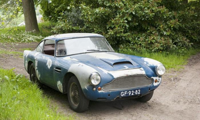 Pre Production Aston Martin DB4 Series I Front end blue.jpg