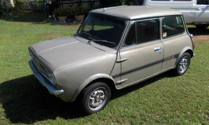 Silver 1275 LS 2018 mini Leyland (2).jpg