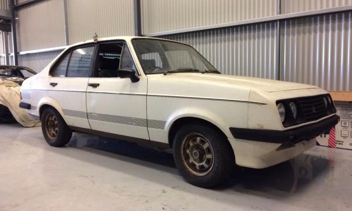 White Ford Escort MK2 1979 RS2000 4-door sedan images car 16 Australia (1).jpg