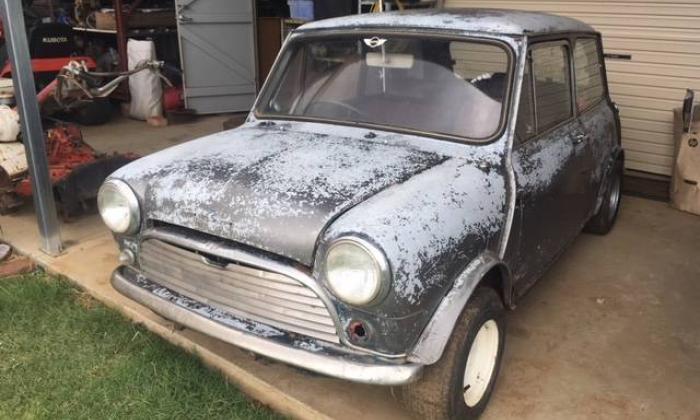 black and white Morriss Cooper S MK2 1969 Australia rolling shell unrestored (1).JPG