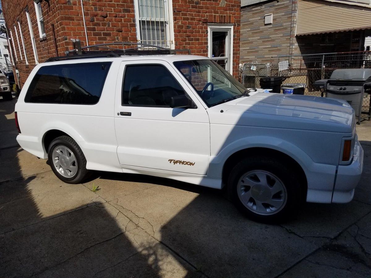 - 1993 White GMC Typhoon SUV Turbo images (23).jpg