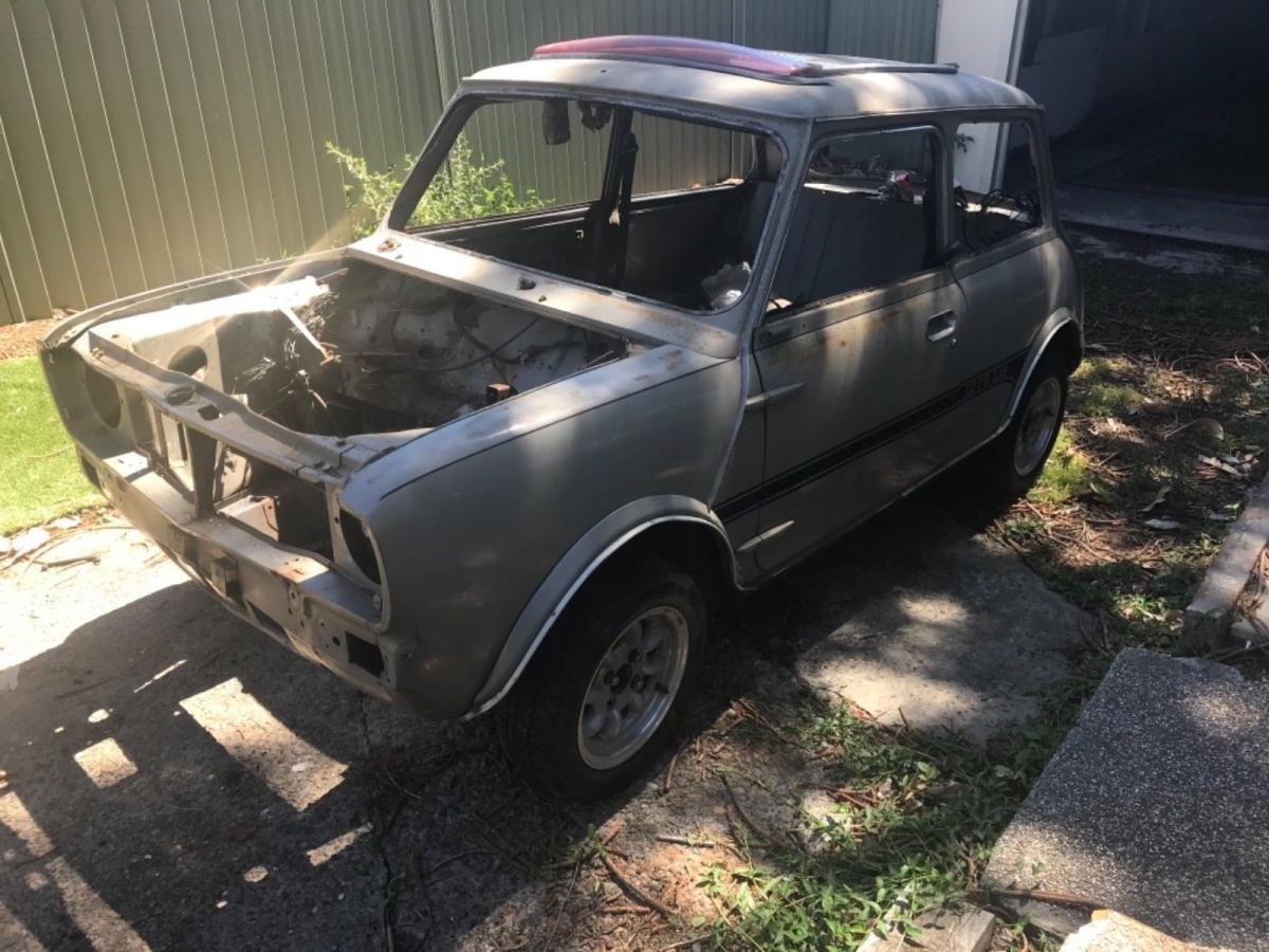 0 Silver Leyland Mini LS 1275 cc rolling shell unrestored 1978 images (4).jpg