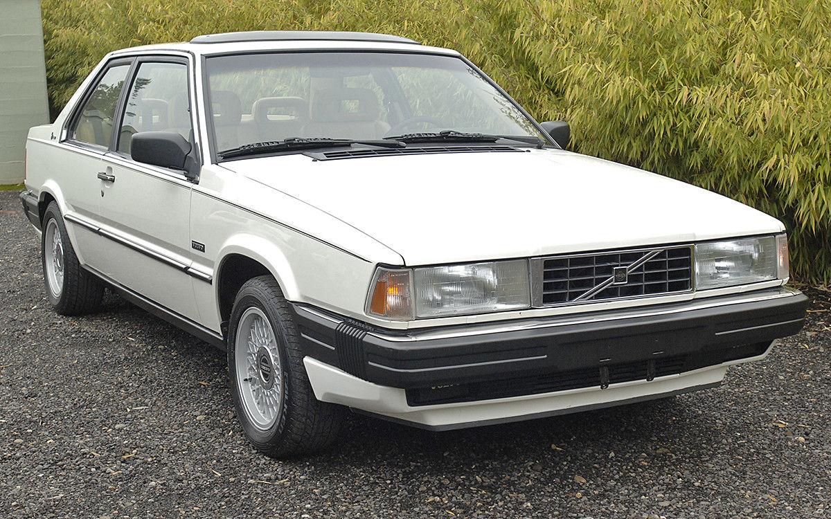 1 1989 Volvo 780 Bertonie Coupe White images (12).jpg