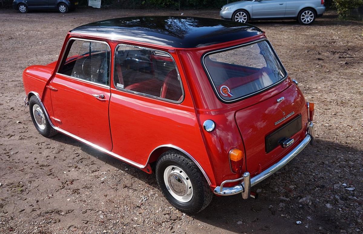 1 Black over Tartan red 1965 Morris Cooper S MK1 British built image (1).jpg