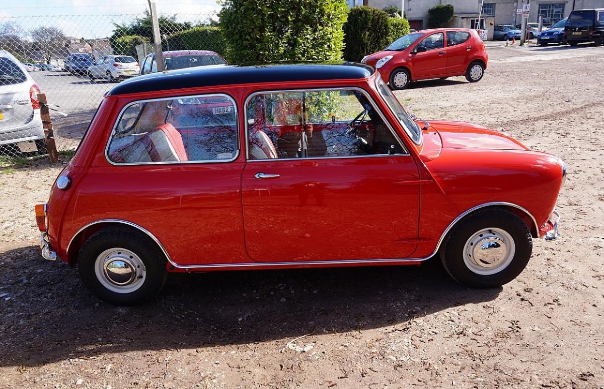 1 Black over Tartan red 1965 Morris Cooper S MK1 British built image (4).jpg