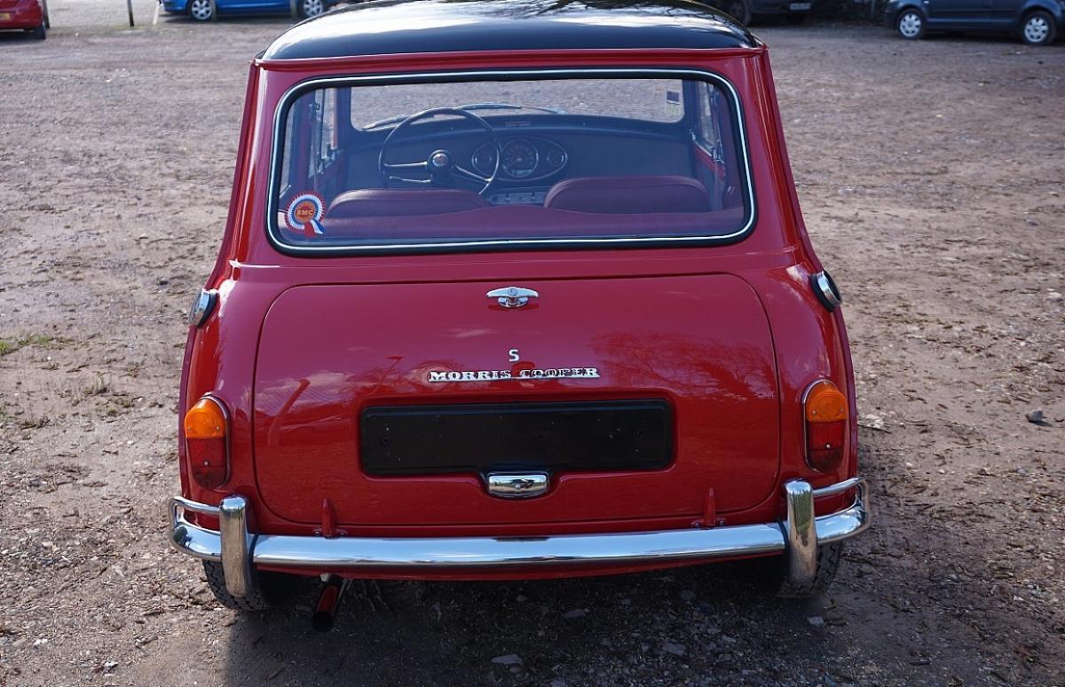 1 Black over Tartan red 1965 Morris Cooper S MK1 British built image (6).jpg