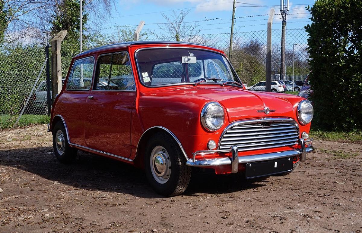 1 Black over Tartan red 1965 Morris Cooper S MK1 British built image (7).jpg
