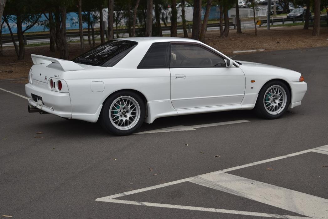 1 Crystal White R32 GTR V-Spec II Australia 1994 model images (1).jpg