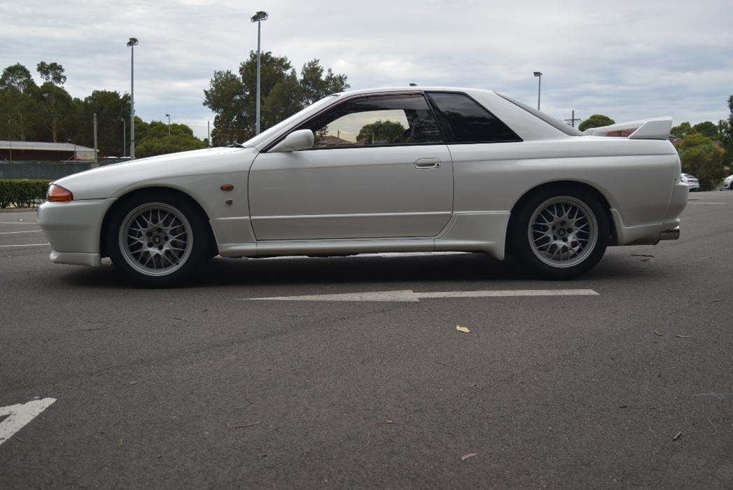 1 Crystal White R32 GTR V-Spec II Australia 1994 model images (2).jpg