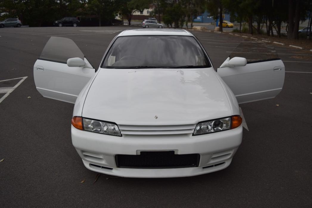 1 Crystal White R32 GTR V-Spec II Australia 1994 model images (3).jpg