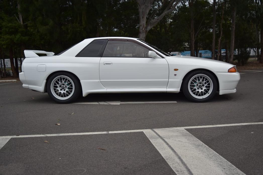 1 Crystal White R32 GTR V-Spec II Australia 1994 model images (4).jpg