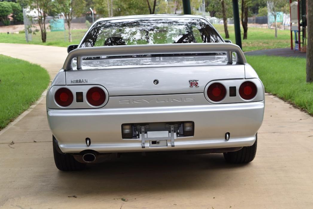 1 Spark Silver R32 GTR V-Spec 1 1993 Australia immaculate images (3).jpg