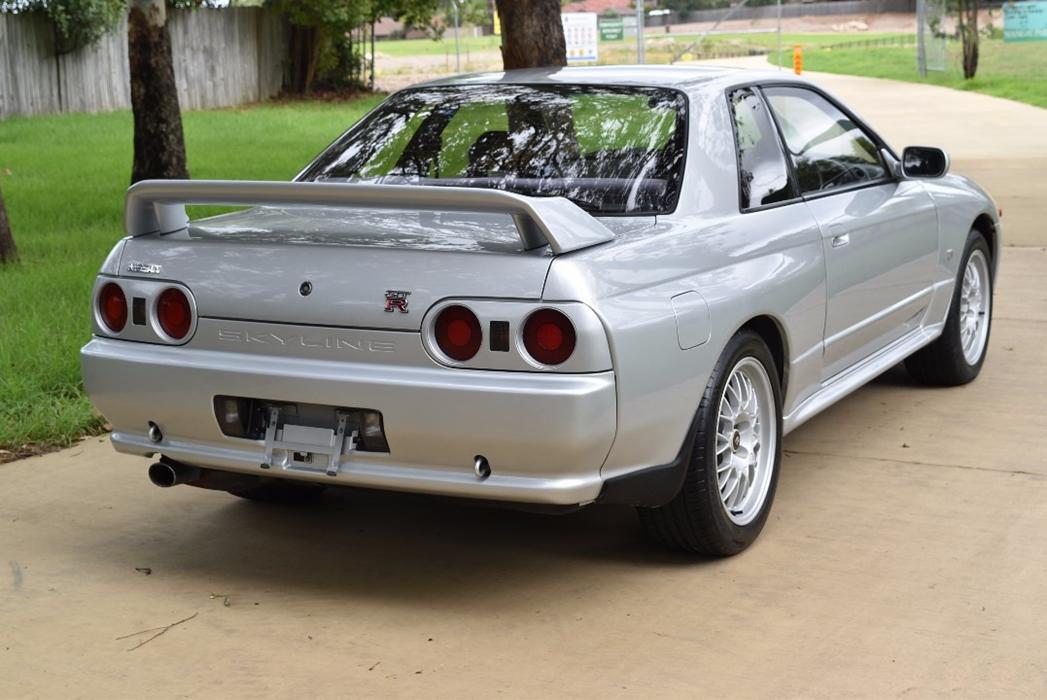 1 Spark Silver R32 GTR V-Spec 1 1993 Australia immaculate images (9).jpg