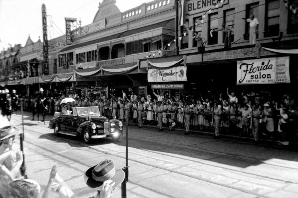 1948 Humber Pullman Royal tour of Australia 1954.jpg