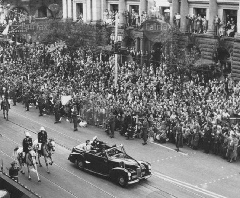 1954 Royal Tour Humber Pullman 4 door convertible 3.png