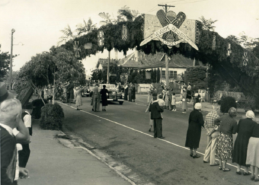 1954 Royal Tour Humber Pullman 4 door convertible 4.png